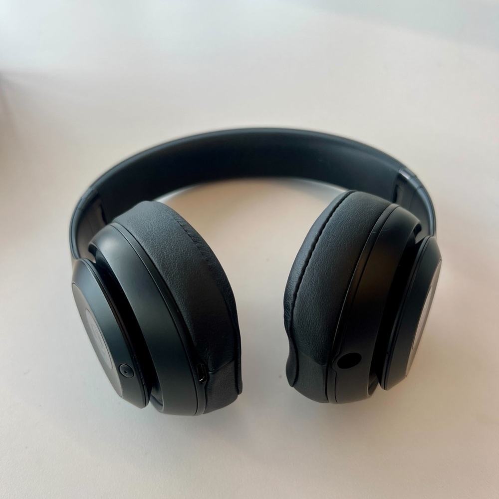 Beats By Dr Dre Wireless Black Headphones - Picture 3 of 4